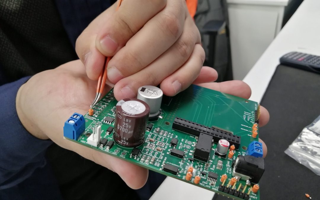 Synopsys Chile y el AC3E desarrollaron su primer programa de pasantías para la formación de talento en el diseño de circuitos integrados